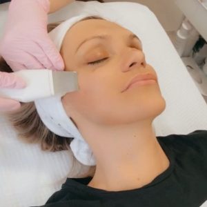 Θεραπείες 5 αστέρων στην Kosmesis: Τι κάνουν τα διάσημα #KosmesisGirls και #KosmesisBoys