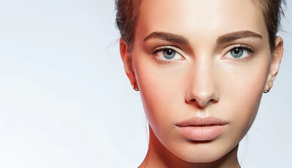 No Make up look: Η φροντισμένη επιδερμίδα αναδεικνύει το φυσικό μακιγιάζ