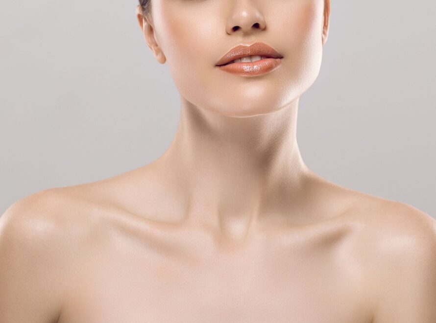 Όλα τα όπλα για σφριγηλό λαιμό και λείο ντεκολτέ