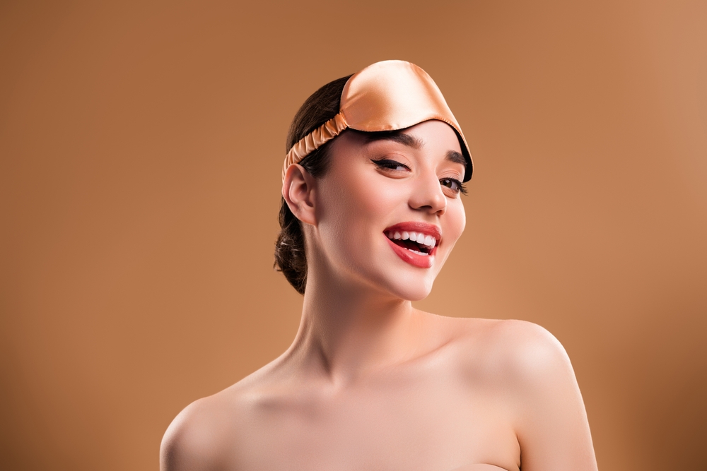 Το απόλυτο βραδινό skincare για λαμπερή επιδερμίδα το πρωί