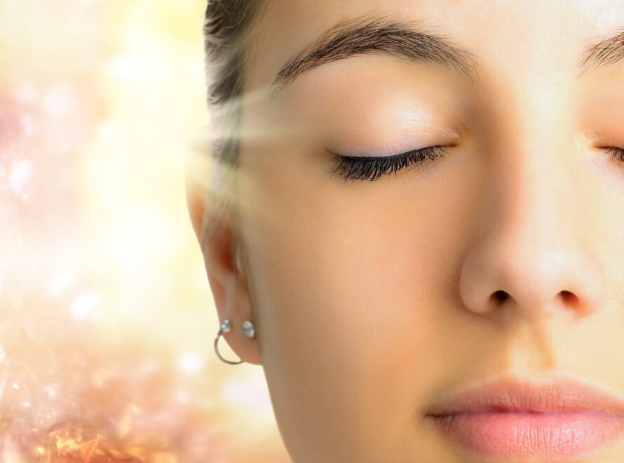 Φωτοανάπλαση: Αυτή είναι η πιο ανώδυνη, "ηλιόλουστη" μέθοδος για νεανικό δέρμα