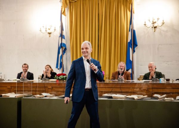 «Στη Σκιά του Νυστεριού»: Η συγκλονιστική συνάντηση Επιστήμης και Ποίησης στην παρουσίαση της συλλογής του Ευάγγελου Κεραμίδα